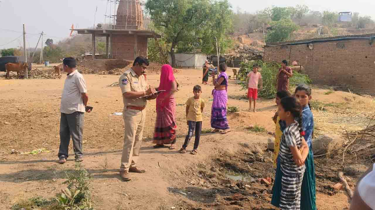 Clashes Two Groups | సీసీ రోడ్డు నిర్మాణంలో ఇరువర్గాల ఘర్షణ.. పలువురికి గాయాలు