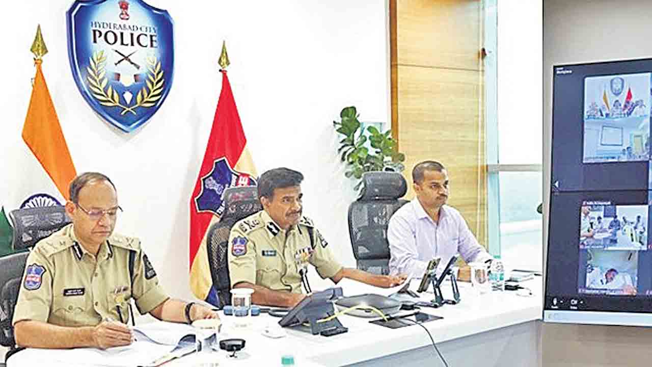 CV Anand | ఒకేసారి రెండు పండుగలు.. ప్రశాంతంగా జరిగేలా చూడాలి: సీపీ సీవీ ఆనంద్‌