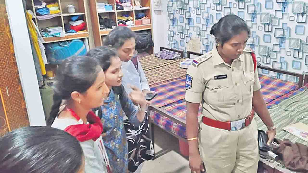 స్పై కెమెరా పెట్టి.. వీడియోలు చిత్రీకరించి..