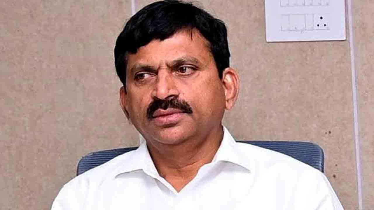 ఇందిరమ్మ ఇండ్ల గ్రౌండింగ్‌ వేగిరం చేయండి