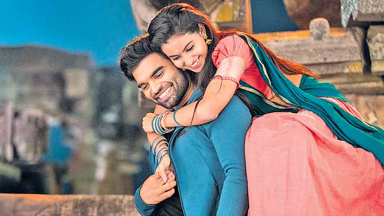 రొమాంటిక్‌ అబ్బాయి.. లవ్లీ అమ్మాయి