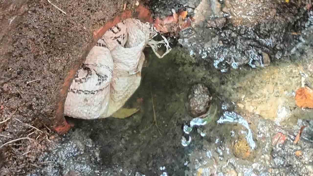 Property Tax | ఆస్తి పన్ను చెల్లించడం లేదని డ్రైనేజీ బంద్.. అధికారుల నిర్వాకంపై స్థానికుల మండిపాటు