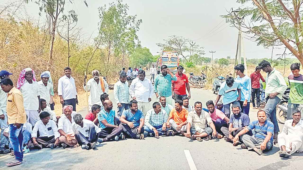 సాగునీటి కోసం రాస్తారోకో