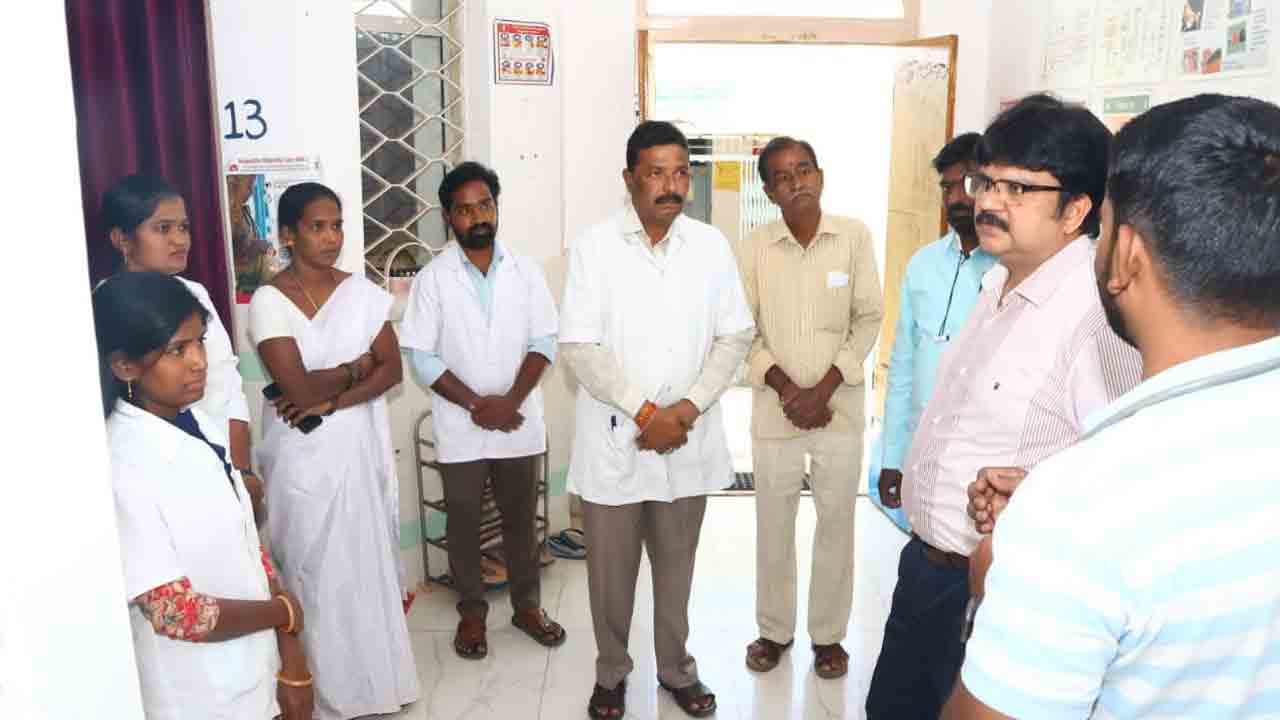 రాజాపేట ప్రభుత్వ దవాఖానలో జిల్లా కలెక్టర్‌ అకస్మిక తనిఖీ.. రోగుల పట్ల దురుసుగా ప్రవర్తిస్తే చర్యలు తప్పవని హెచ్చరిక