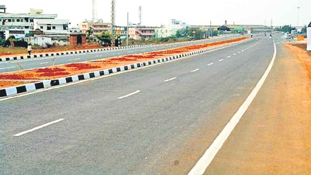 Road Network | రోడ్‌ నెట్‌వర్క్‌లో తెలంగాణ భేష్‌.. రాష్ట్రంలో ఎన్‌హెచ్‌ల సగటు 4.41 శాతమే!