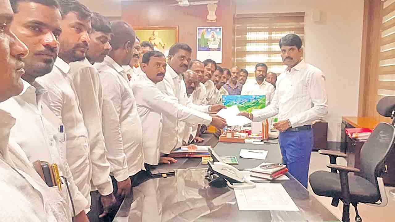 రామోజీ ఫిలింసిటీలో ఇండ్ల స్థలాల సమస్యను పరిష్కరించాలి