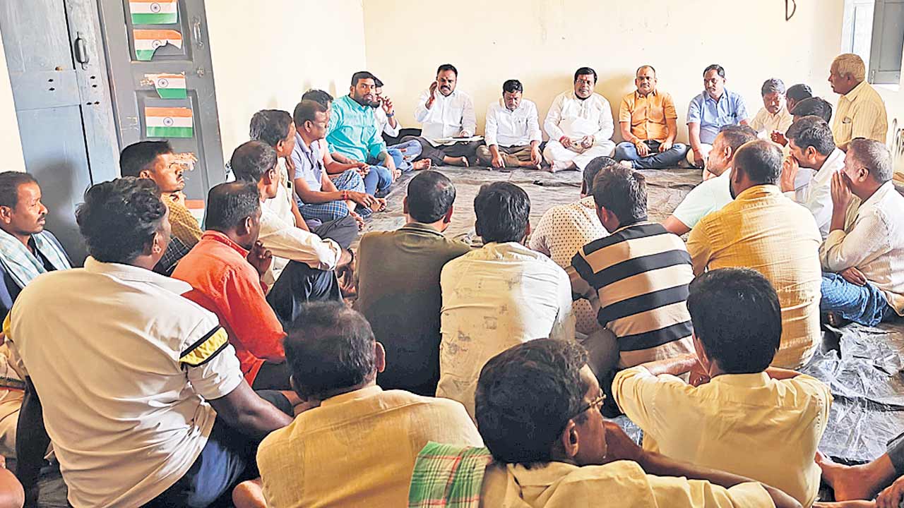 ప్రాణాలు పోయినా భూములివ్వం