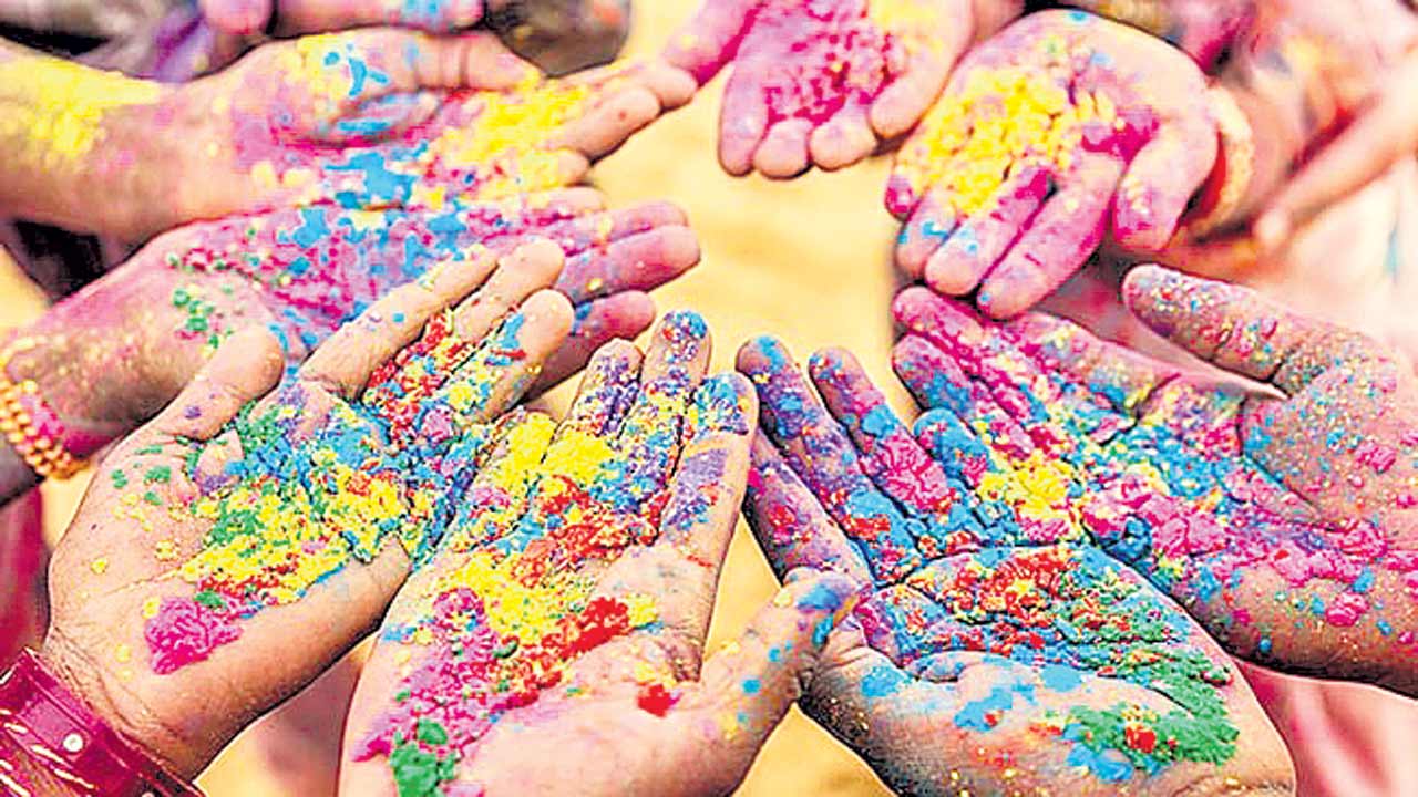 రంగుల కేళీ.. హోలీ