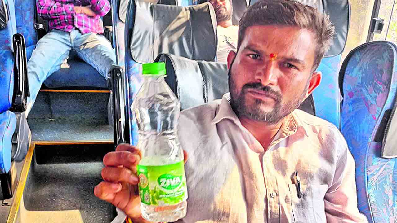 బస్సులో కలుషిత తాగునీరు