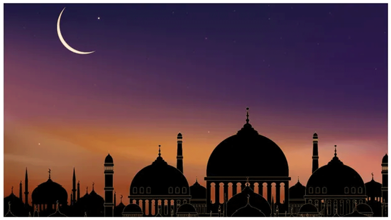 నెలవంక తొంగి చూసింది..