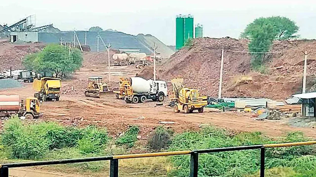 Rayalaseema Lift | నిబంధనలకు విరుద్ధంగా ప్రాజెక్టు.. సీమ లిఫ్ట్‌కు బ్రేక్‌