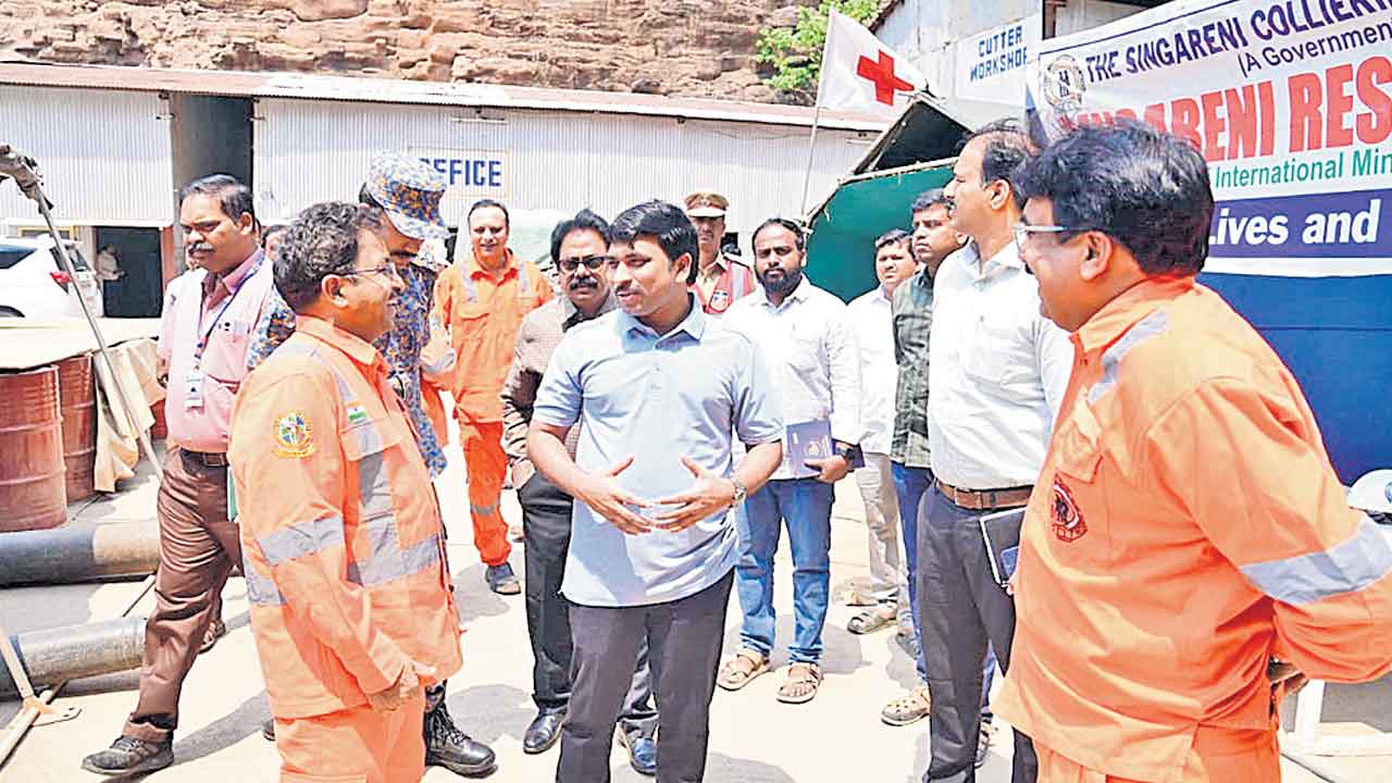 ఎస్‌ఎల్‌బీసీలో కొనసాగుతున్న సహాయక చర్యలు