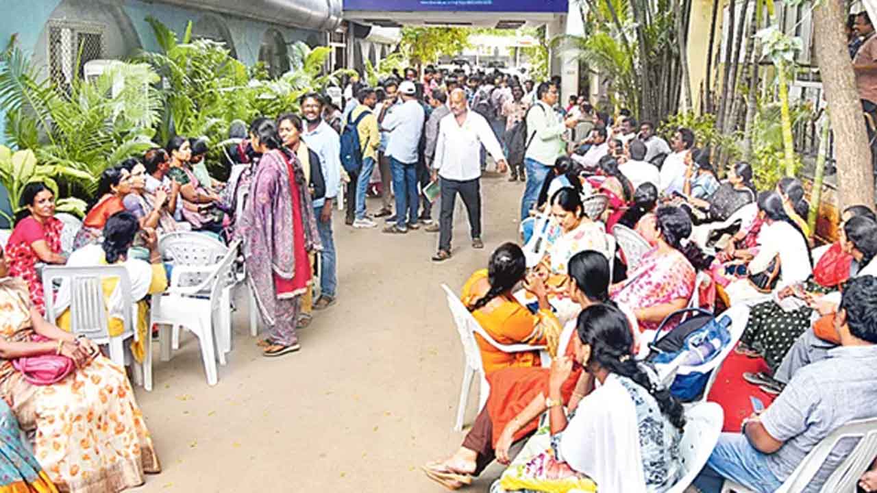 SC Gurukula | ఎస్సీ గురుకుల సొసైటీలో బది’లీలలు’.. జీవో 317 బదిలీల్లో అధికారుల ఇష్టారాజ్యం!