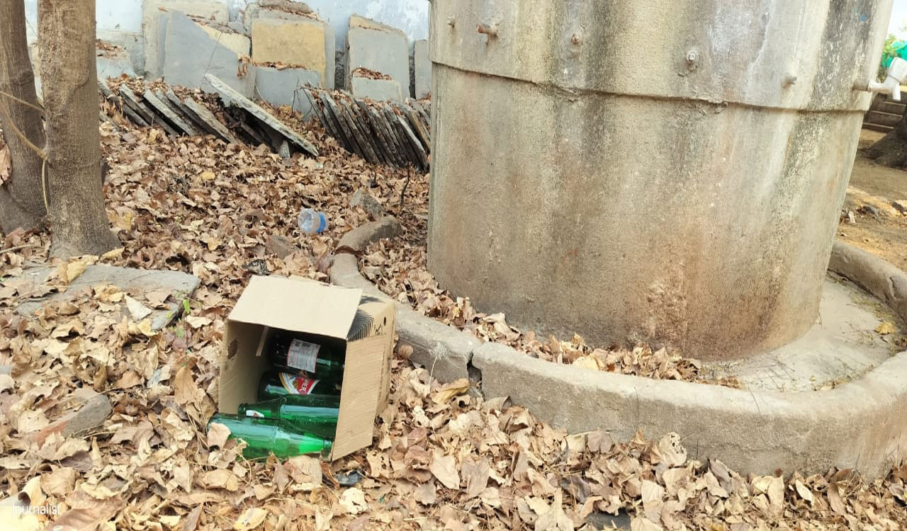 VEENAVANKA OLD SCHOOL | అసాంఘిక కార్యకలాపాలకు అడ్డాగా వీణవంక ఓల్డ్‌ పాఠశాల