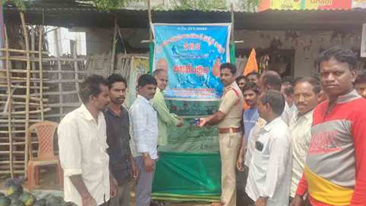 Youth Service | యువత సేవాగుణం కలిగి ఉండాలి : ఎస్సై ఇస్లావత్‌ నరేష్‌