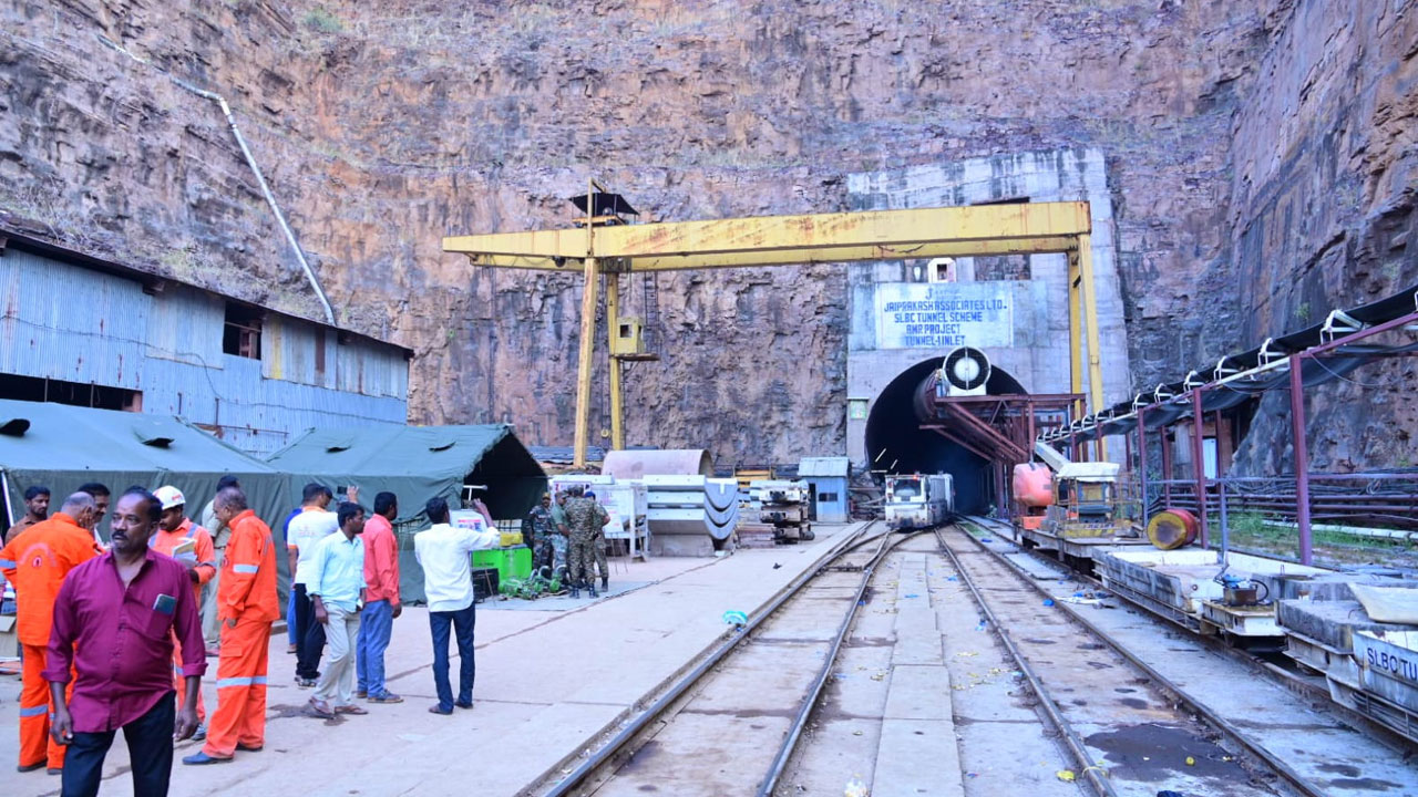 SLBC Tunnel Mishap | ఎస్‌ఎల్‌బీసీ టన్నెల్‌ వద్ద టెన్షన్‌ టెన్షన్‌..