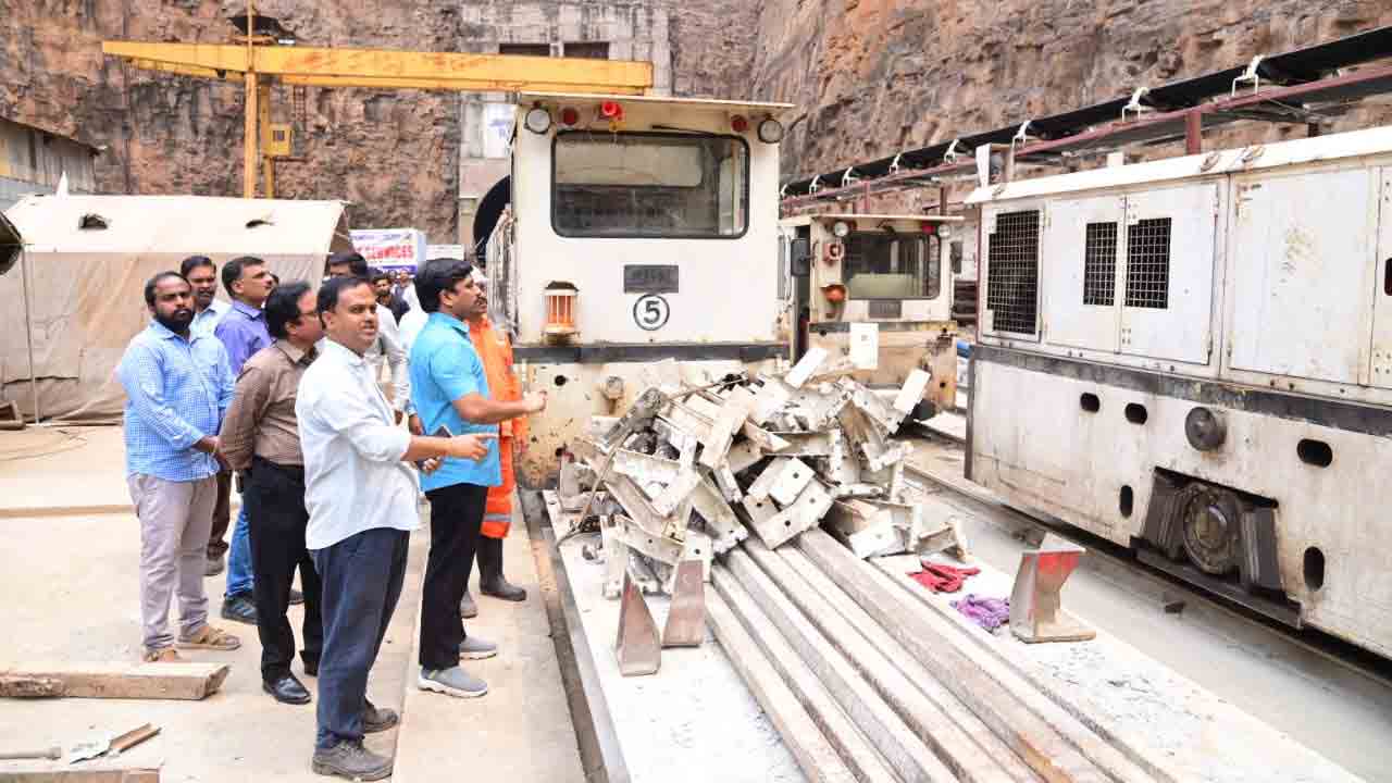 SLBC Tunnel Incident | వేగంగా కొనసాగుతున్న కన్వేయర్ బెల్ట్ పునరుద్ధరణ పనులు : ప్రత్యేక అధికారి శివ శంకర్ లోతేటి