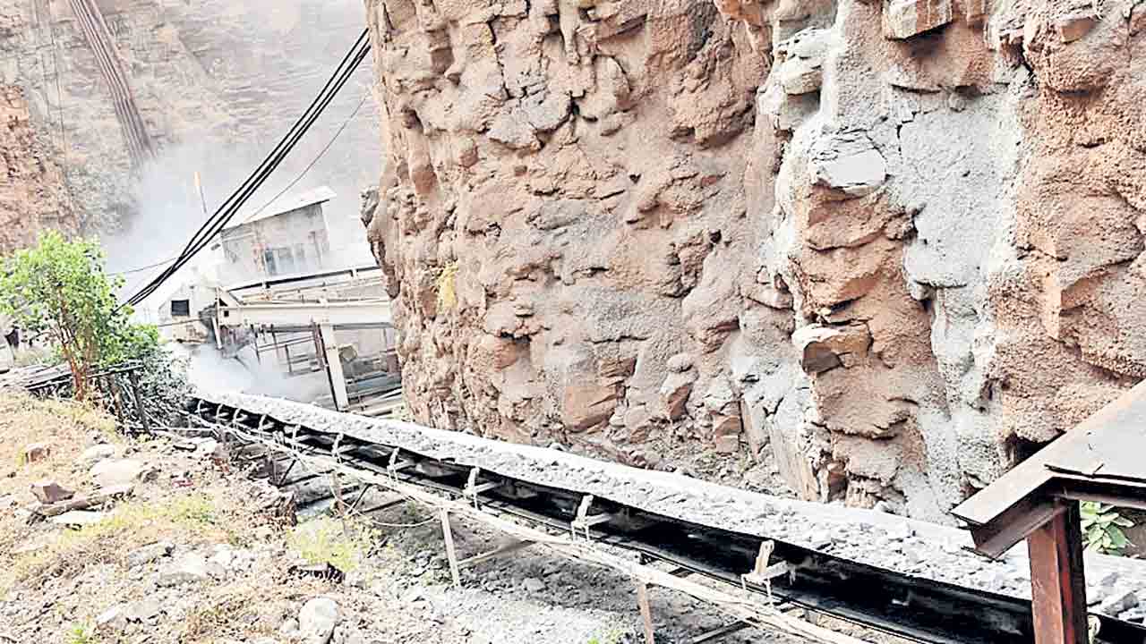SLBC Tunnel | కన్వేయర్ బెల్ట్ స్టార్ట్.. 11వ రోజు మట్టి, బురద బయటకు తరలింపు