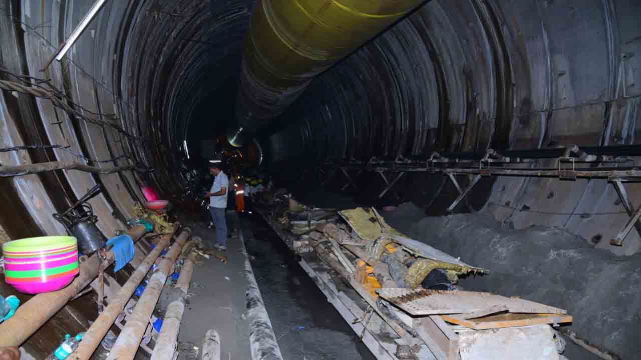 SLBC | ఎస్ఎల్‌బీసీ సొరంగంలో కొన‌సాగుతున్న స‌హాయ‌క చ‌ర్య‌లు.. కార్మికుల ఆన‌వాళ్లు గుర్తించిన కేర‌ళ జాగిలాలు