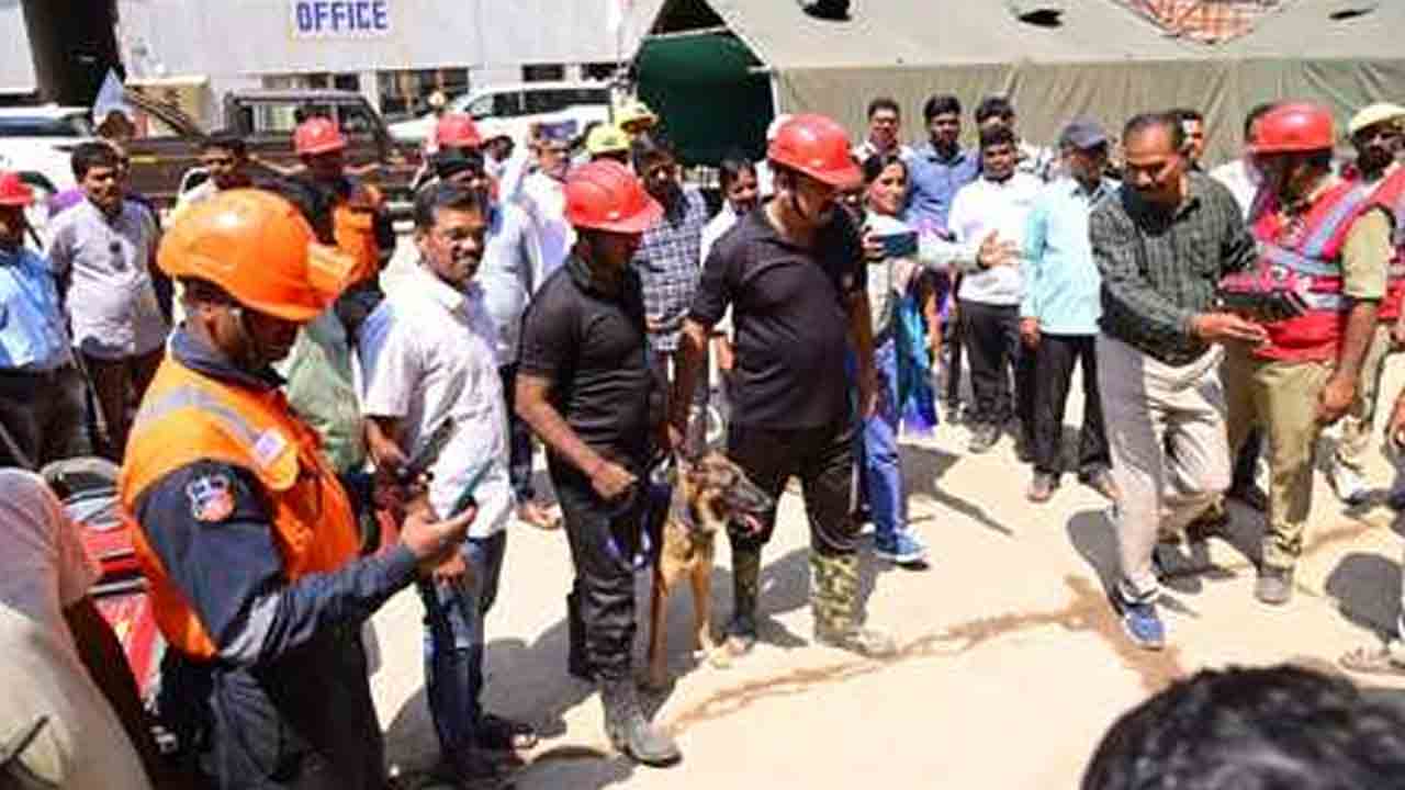 SLBC Tunnel Mishap | కొనసాగుతున్న రెస్క్యూ ఆపరేషన్.. ఎస్ఎల్‌బీసీ టన్నెల్‌లో ఒకరి మృతదేహం లభ్యం.. !