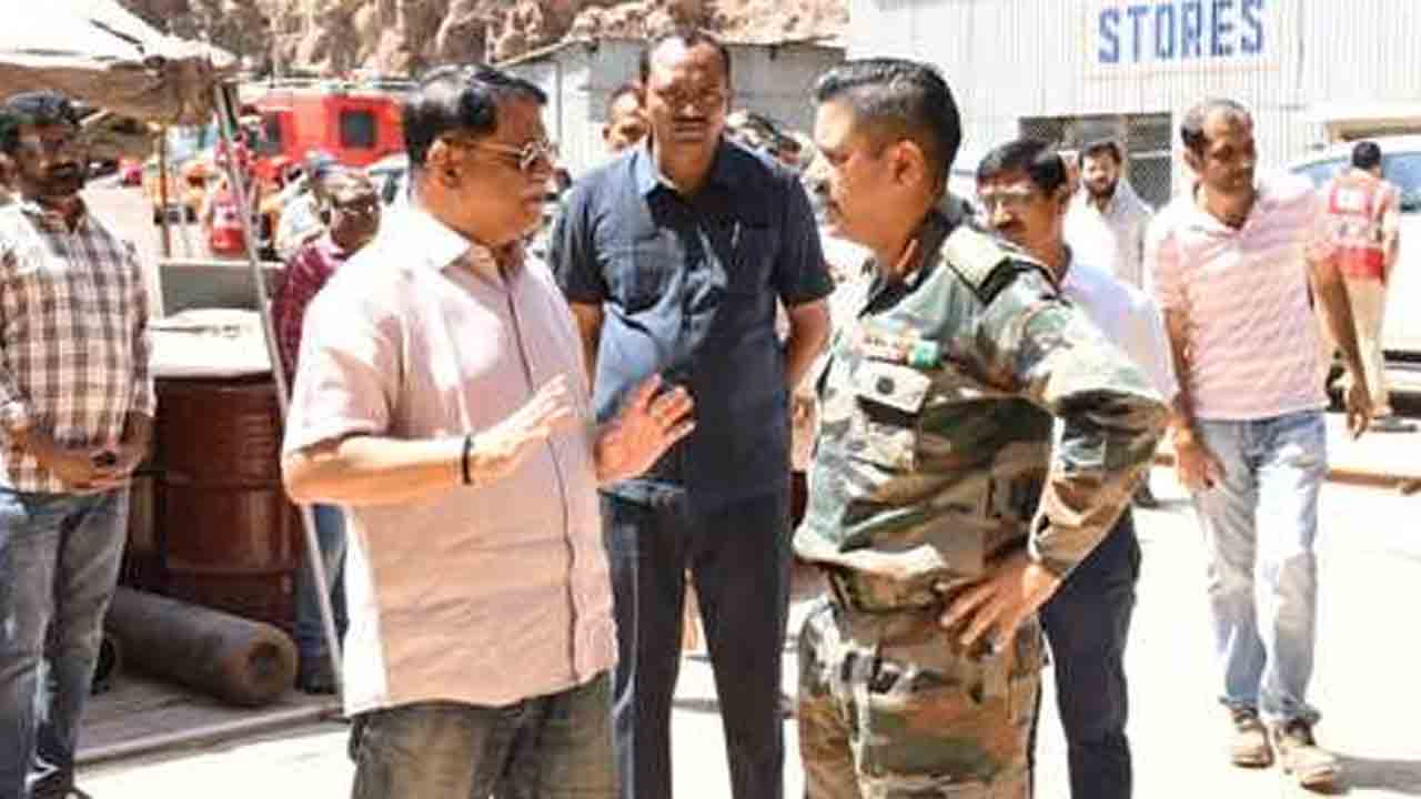 SLBC Tunnel Mishap | ఎస్ఎల్బీసీ టన్నెల్లో చిక్కుకున్న వారి జాడ కోసం.. రంగంలోకి కేరళ నుంచి క్యాడవర్ డాగ్స్