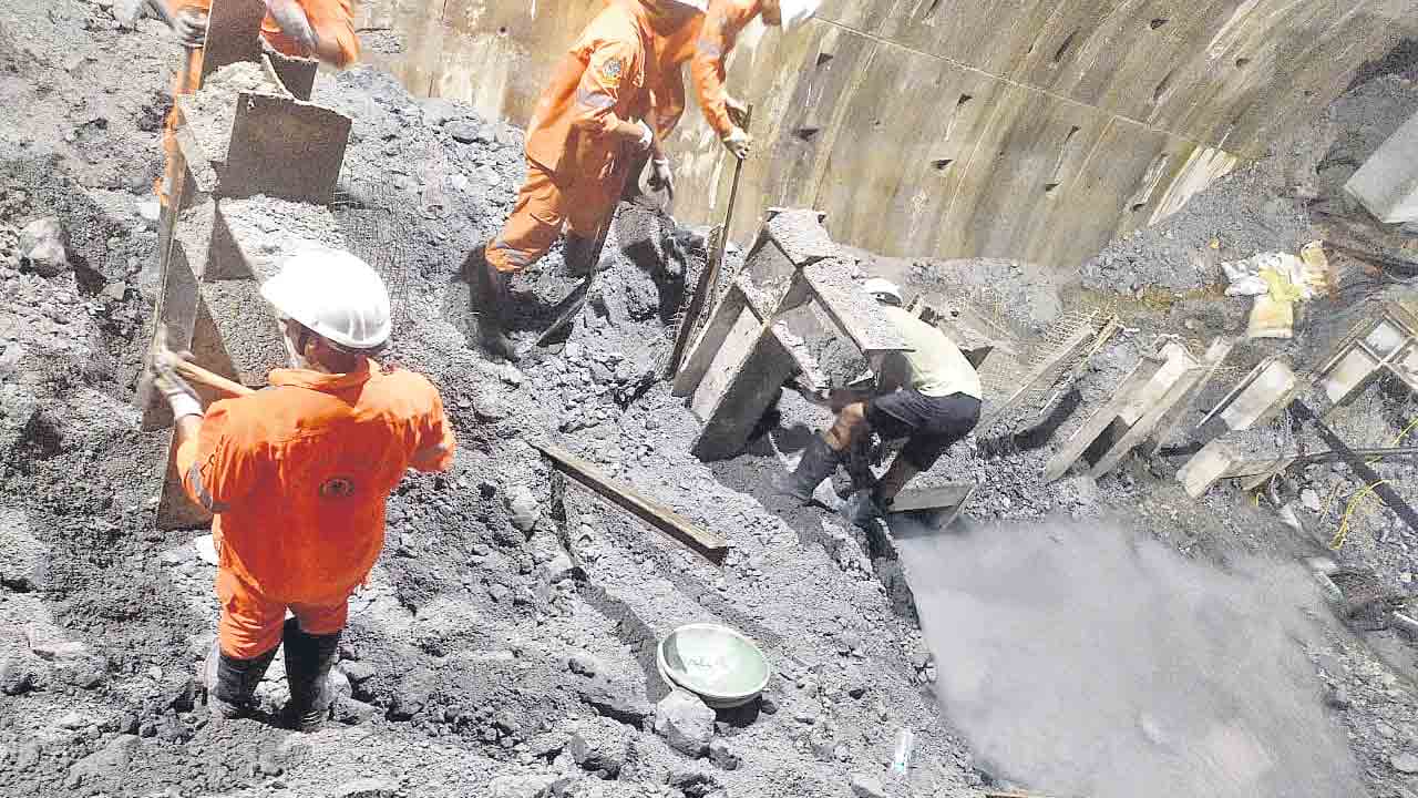SLBC Tunnel Collapse | రెస్క్యూ ఆపరేషన్‌ డెడ్‌బాడీల కోసం కాదు.. ఆనవాళ్ల కోసమే.. టన్నెల్‌ కూలిన ఏడు నిమిషాల్లోనే అందరూ మృతి!