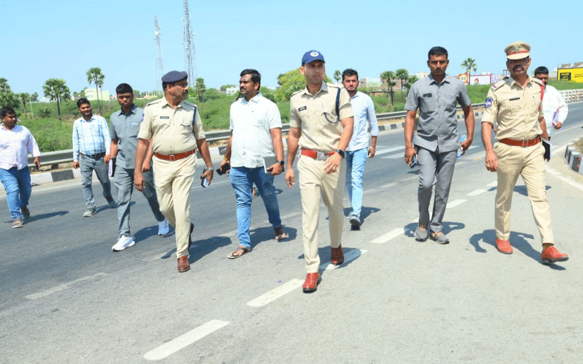 Black Spots : బ్లాక్ స్పాట్ల వద్ద ప్రమాదాల నివారణకు చర్యలు : ఎస్పీ శరత్ చంద్ర ప్రవార్