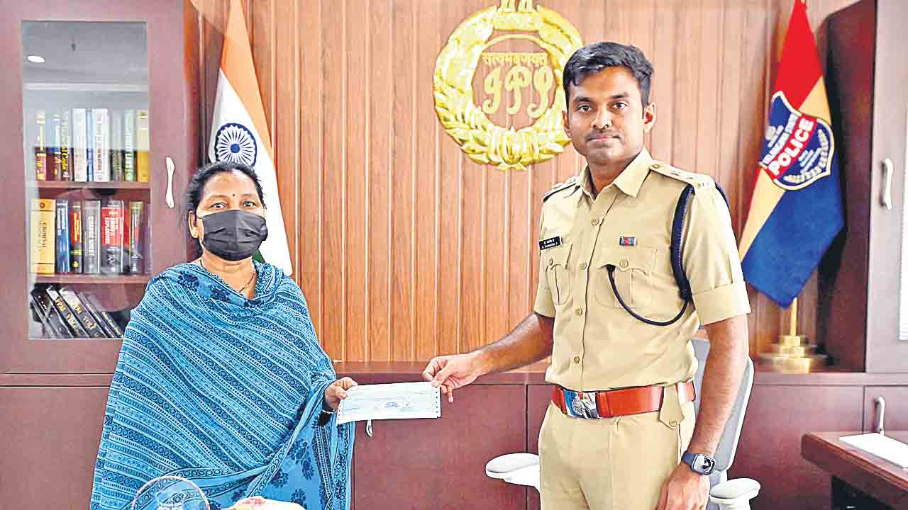 లొంగిపోయిన మావోలకు అండగా ఉంటాం