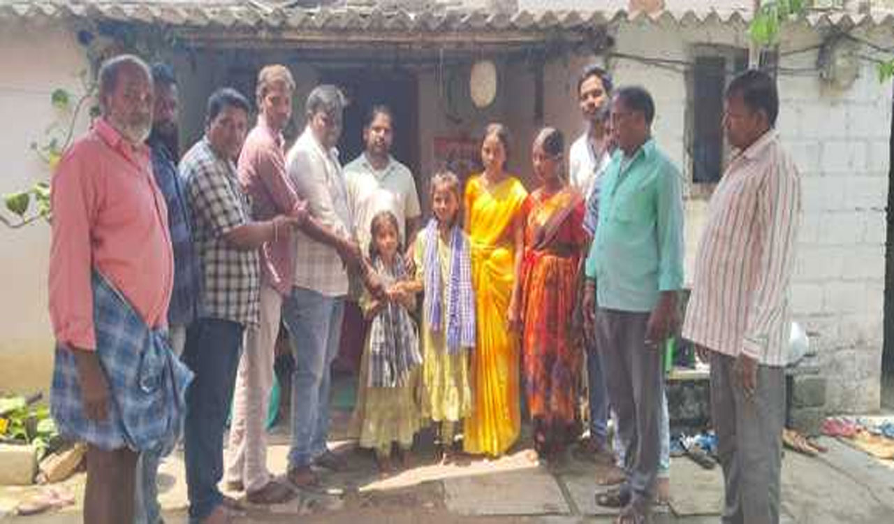 SULTHANABAD | మృతుడి కుటుంబానికి ఆర్థిక సాయం అందజేత