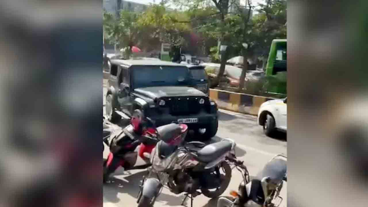 Watch: మార్కెట్‌ రోడ్డులోకి దూసుకొచ్చిన వాహనం.. తర్వాత ఏం జరిగిందంటే?