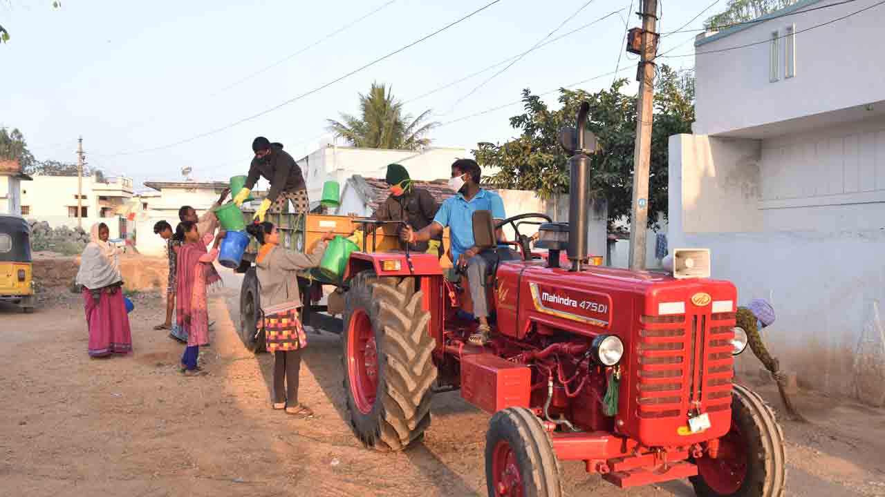 వేతన వెతలు.. పారిశుధ్య కార్మికులకు 8 నెలలుగా అందని జీతాలు