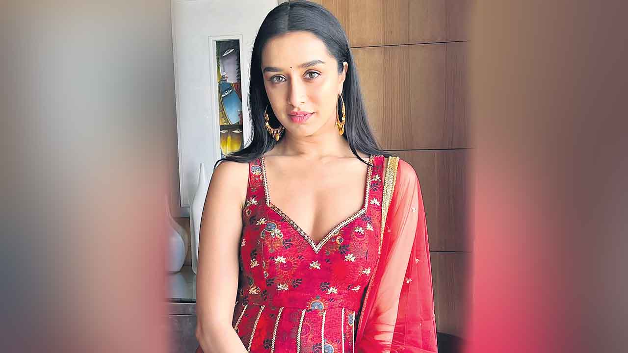 శ్రద్ధా.. చెట్టపట్టాల్‌!