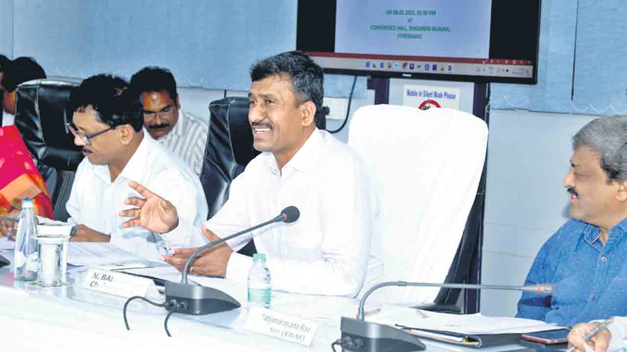 సమష్టిగా సింగరేణి ఉన్నతికి కృషి చేద్దాం