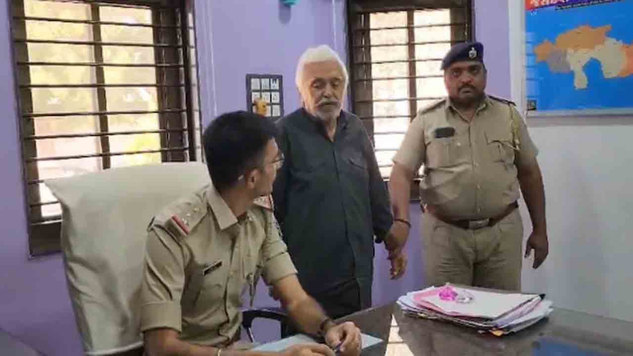 Son Objects To Second Marriage | రెండో పెళ్లికి కుమారుడు అభ్యంతరం.. కాల్చి చంపిన తండ్రి