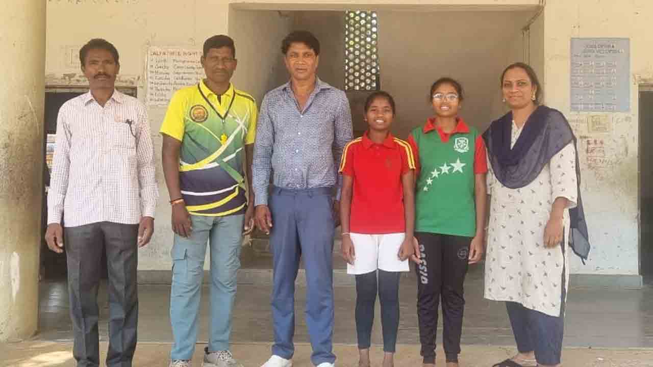 State Level Selections | రాష్ట్ర స్థాయి పోటీలకు ఆశ్రమ పాఠశాల విద్యార్థుల ఎంపిక