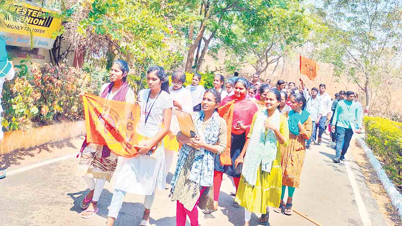 తెలంగాణ అస్తిత్వానికి ముప్పు