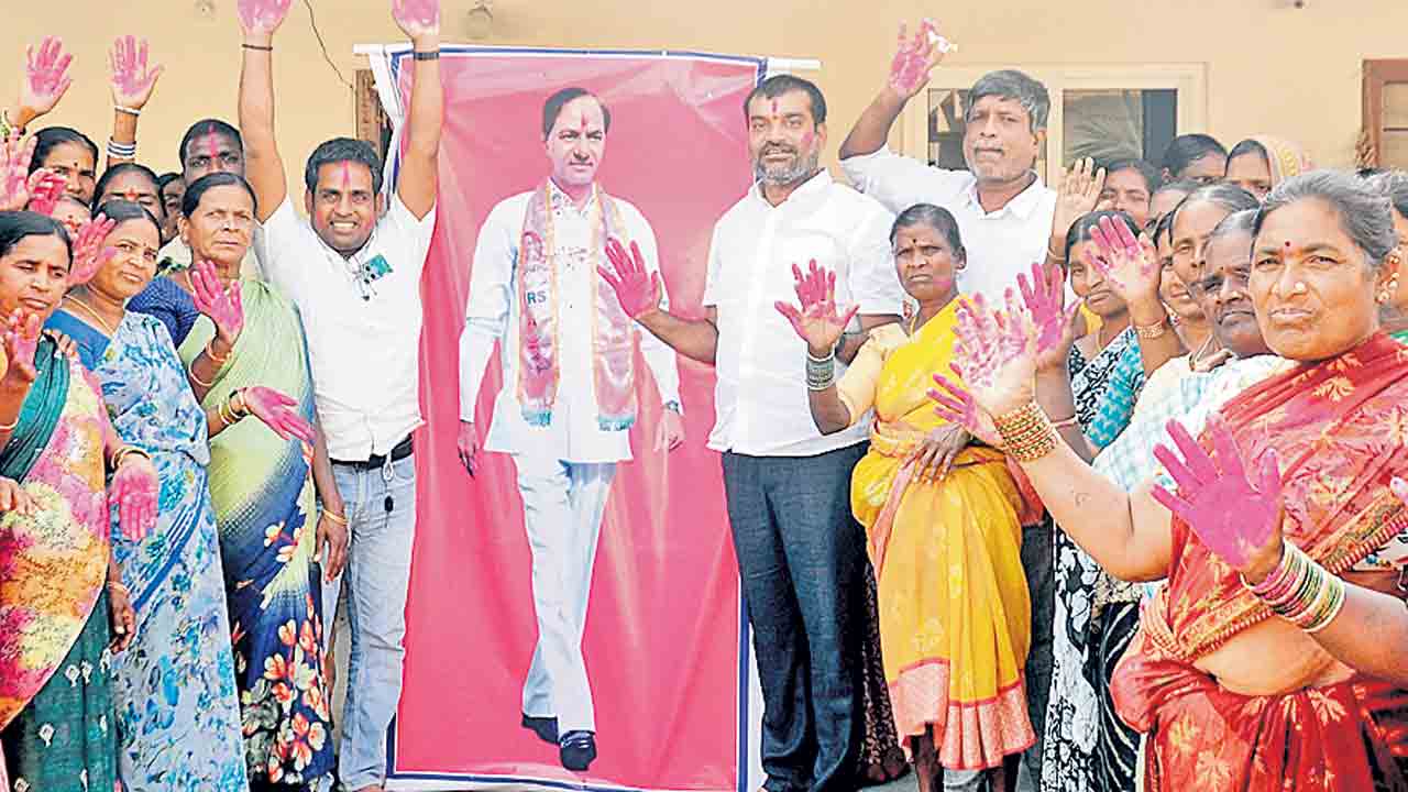 అర్ధరాత్రి మాజీ సర్పంచ్‌ల అరెస్ట్‌