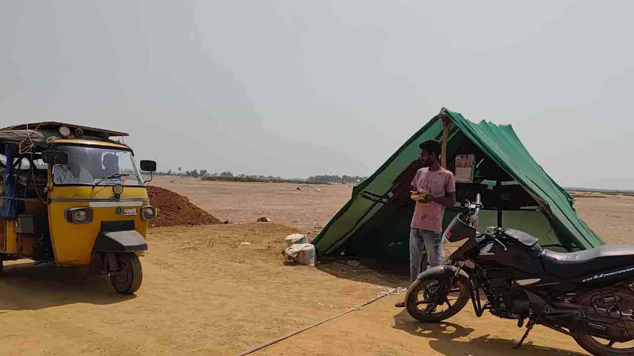 Illigal Toll Tax | మానేరు వాగుపై అక్రమార్కుల బరితెగింపు.. యదేచ్ఛగా టోల్‌ వసూలు..!