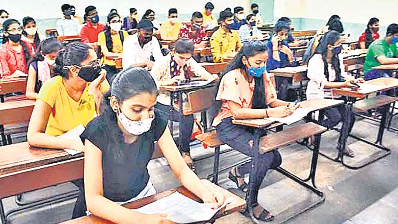 Inter Exams | 15 నిమిషాల ముందే గేట్లు క్లోజ్‌.. 8:45 గంటల వస్తే పరీక్షరాసే చాన్స్‌ కోల్పోయినట్టే