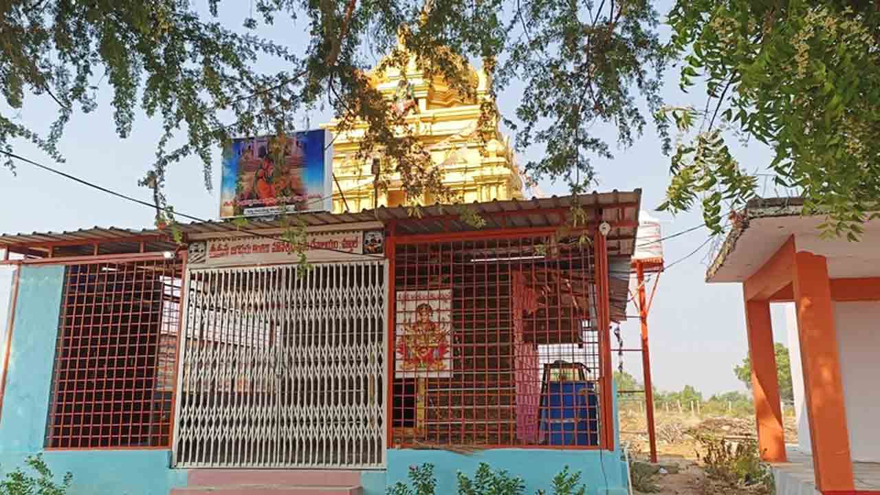 Theft in Temple | మౌనేశ్వరాస్వామి ఆలయంలో చోరీ .. పంచలోహ విగ్రహాలు అపహరణ
