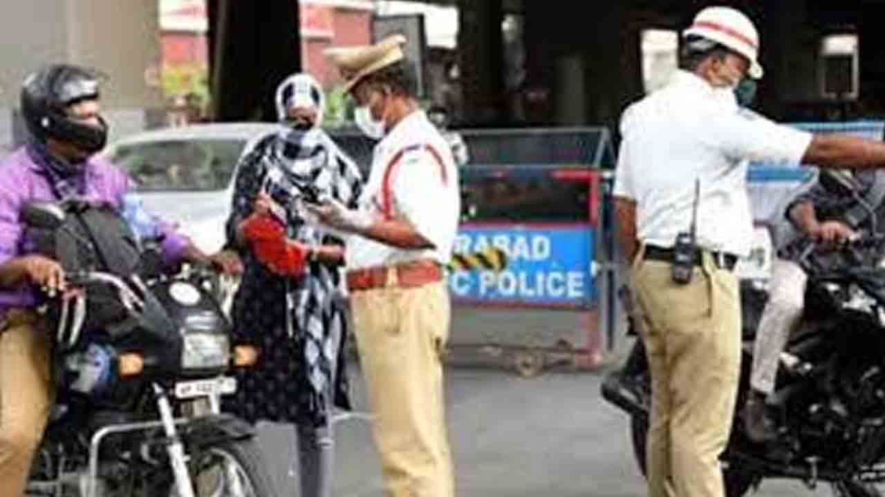 చలానాపై యాప్‌లో దూషణలు.. కేసు నమోదు