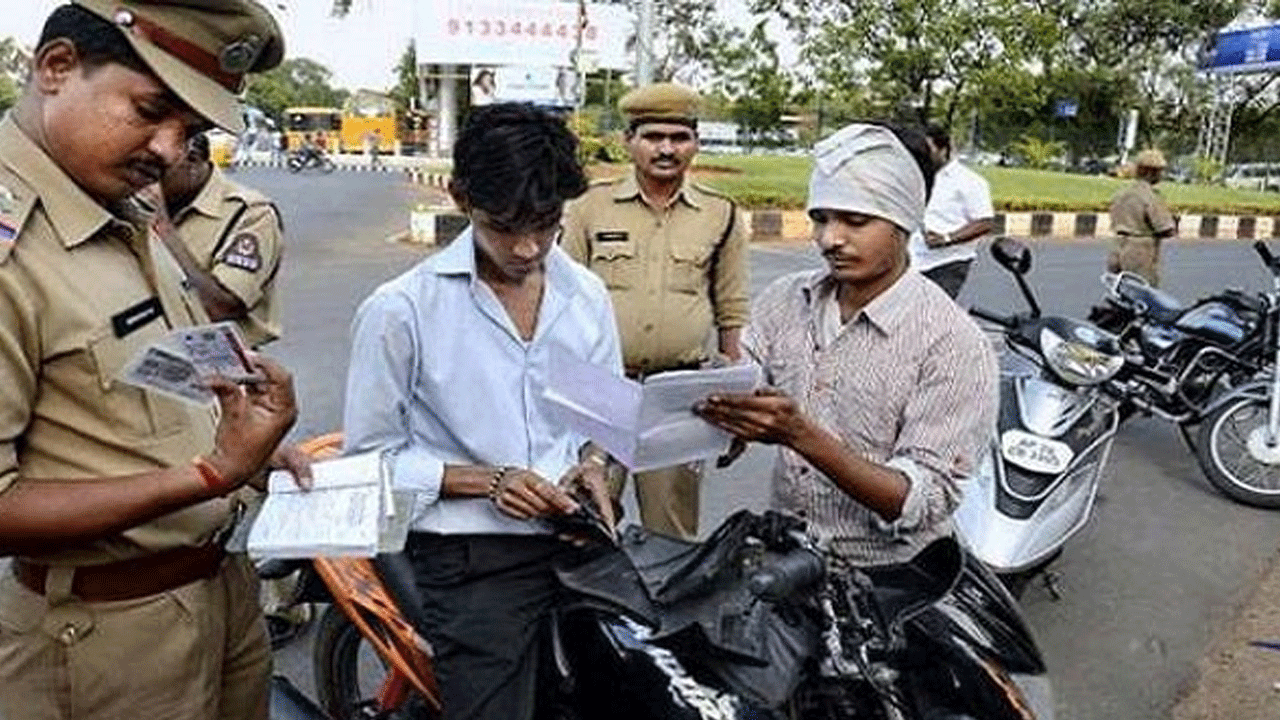Traffic rules | ఏపీలో ట్రాఫిక్‌ కొత్త రూల్స్ అమలు‌.. సెల్‌ఫోన్‌ మాట్లాడుతూ డ్రైవింగ్‌ చేస్తే రూ. 10వేల వరకు జరిమానా
