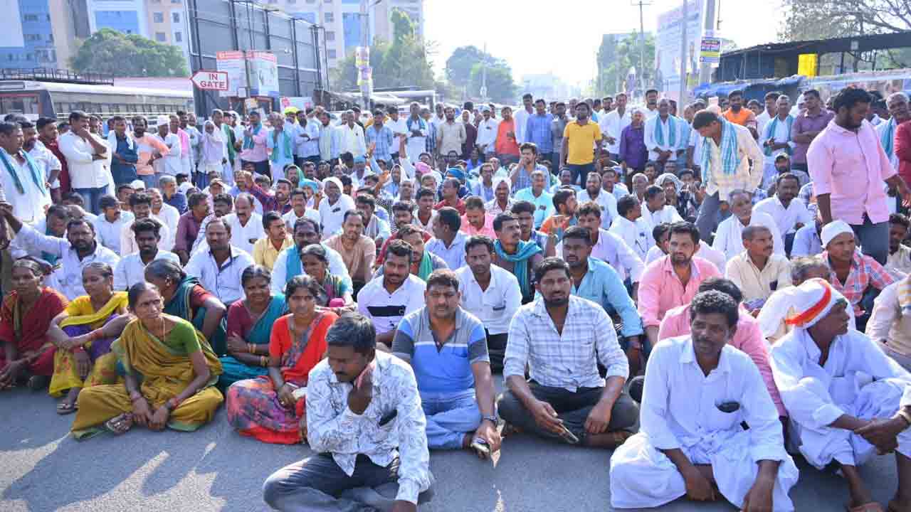 Farmers Protest | పసుపునకు కనీస మద్దతు ధర చెల్లించాలని నిజామాబాద్‌లో రైతుల భారీ ధర్నా