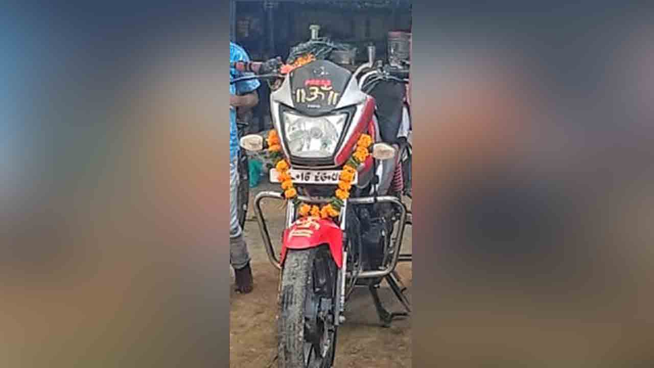 Two-wheeler Theft | పోతంగల్ మండలంలో ద్విచక్రవాహనం చోరీ