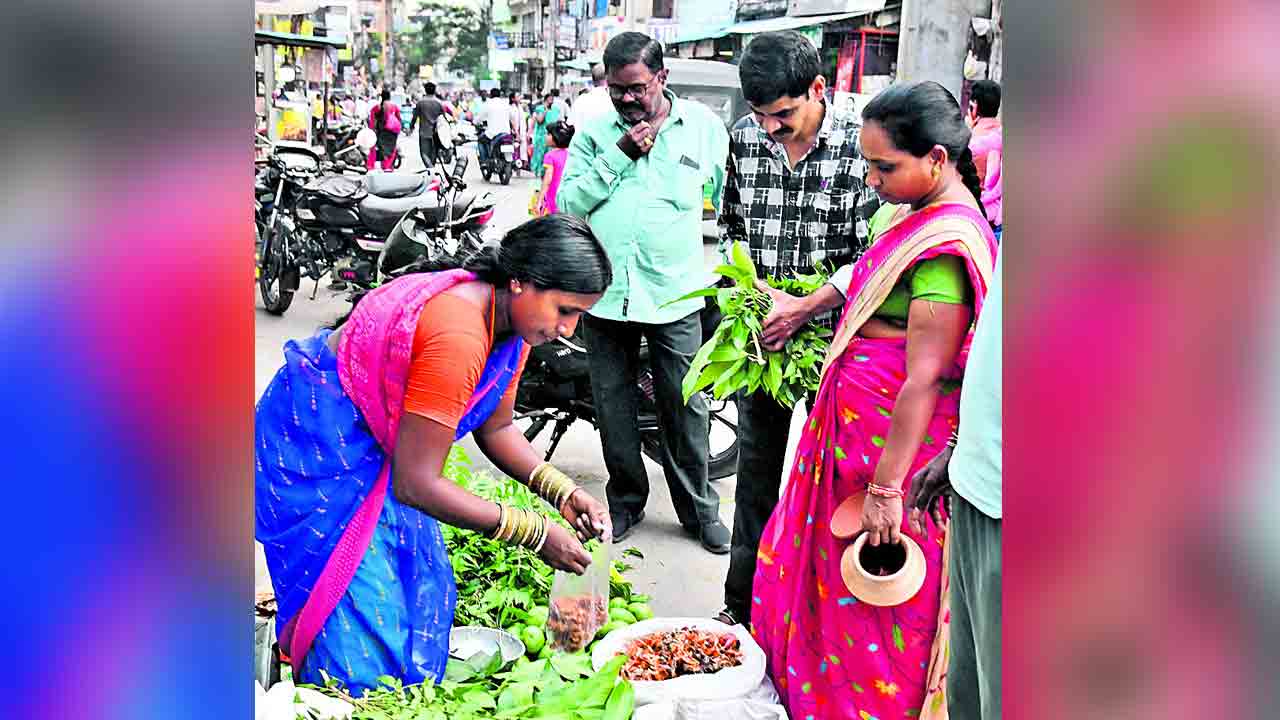 నేడు ఉగాది సందడిగా మారిన నగరం