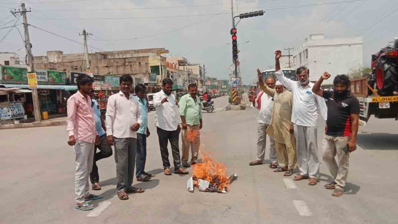 Unorganized workers | ధర్నాకు అనుమతులు ఇచ్చినట్లే ఇచ్చి.. ముందస్తు అరెస్టులా..?