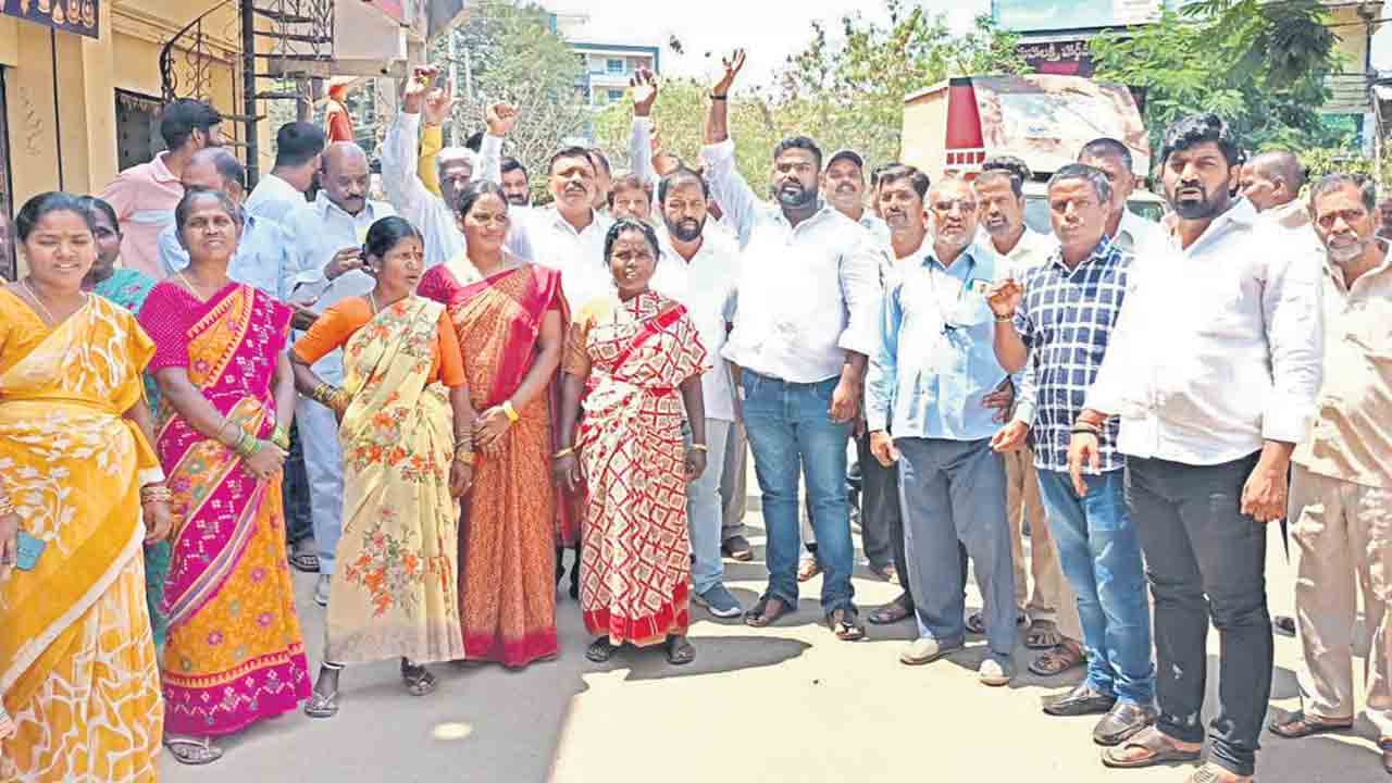 ఎలివేటెడ్‌కు మా ఆస్తులివ్వం