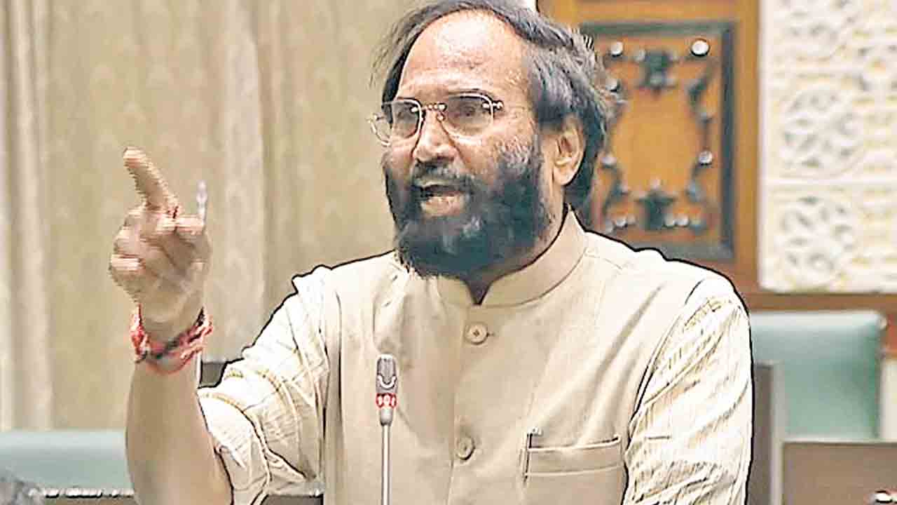 సన్నబియ్యంతోపాటు నిత్యావసరాలు: ఉత్తమ్‌