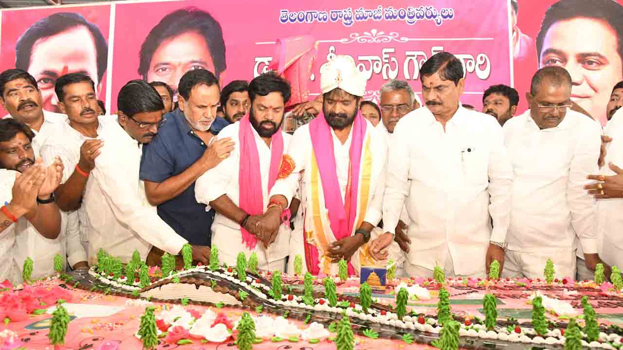 V Srinivas Goud | మళ్లీ బీఆర్ఎస్దే అధికారం.. పుట్టినరోజు వేడుకల్లో మాజీ మంత్రి శ్రీనివాస్ గౌడ్