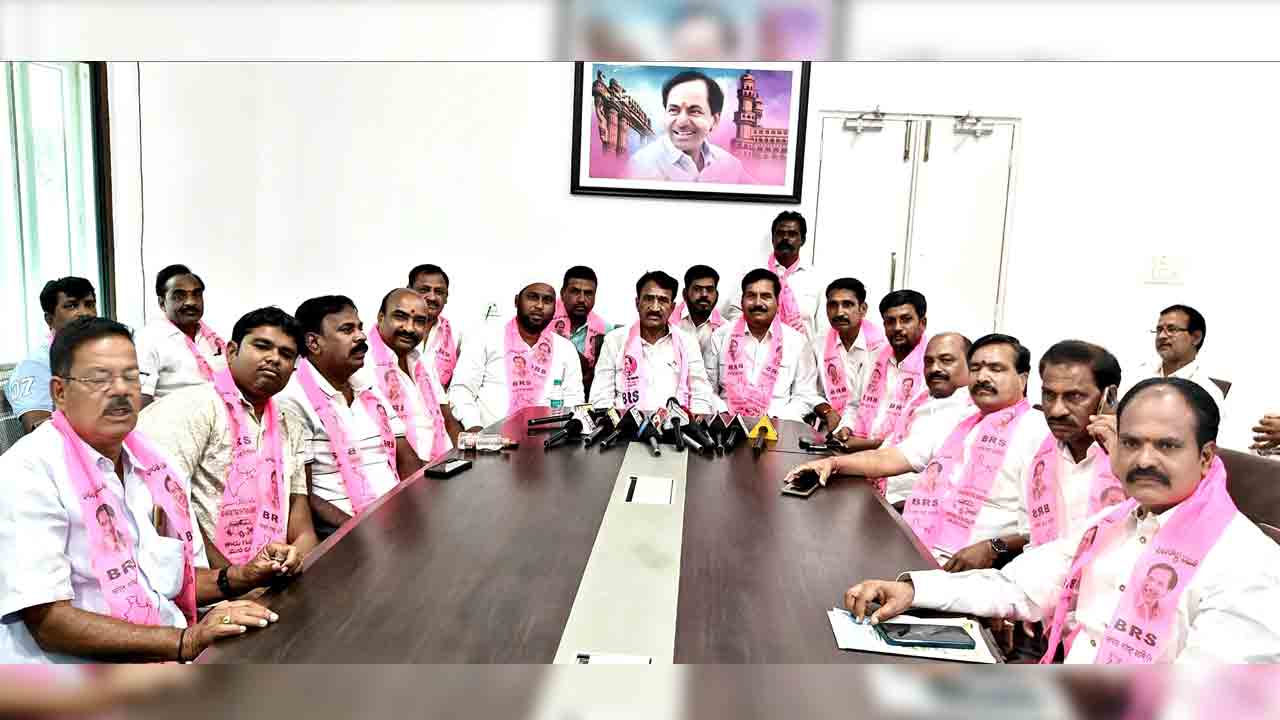 సీఎం పదవి ఉంటదా ఊడుతదా అన్న అయోమయంలో రేవంత్‌ రెడ్డి.. వంటేరు ప్రతాపరెడ్డి విసుర్లు